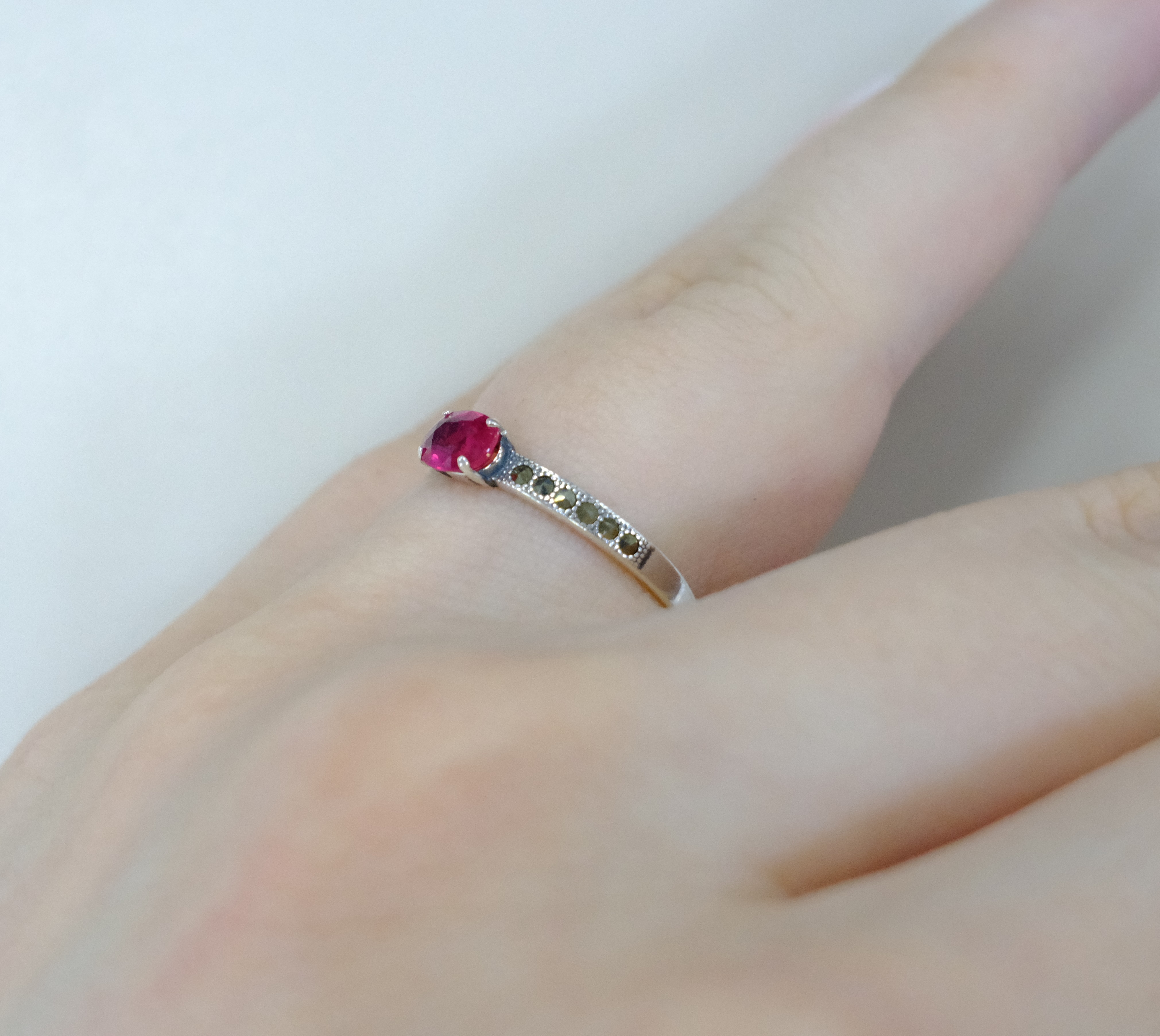 Серебряное кольцо с рубином
